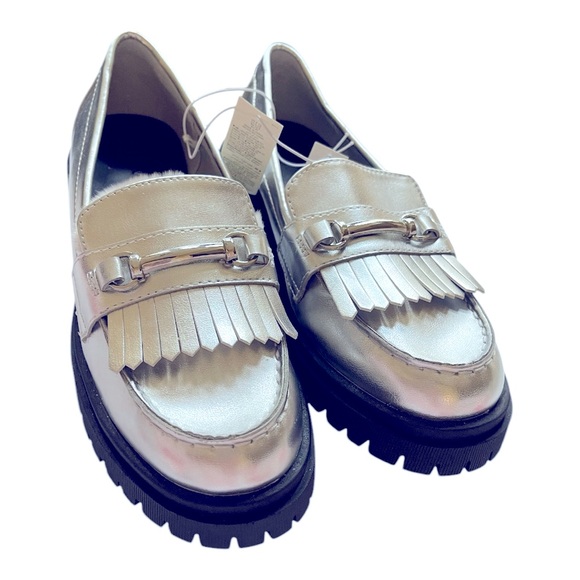 NWT Faux Leather Metallic Silver Chunky Heel Loafer. Size 8-1/2 - Picture 2 of 10